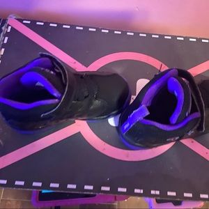 Infant Jordan’s black and purple gently used size 8c